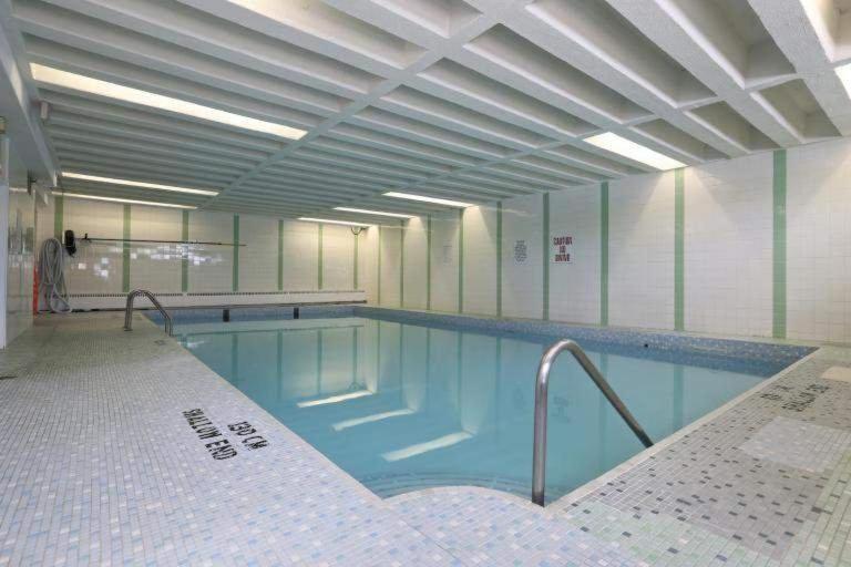 Bright Apartment Close To City With Free Parking Торонто Экстерьер фото